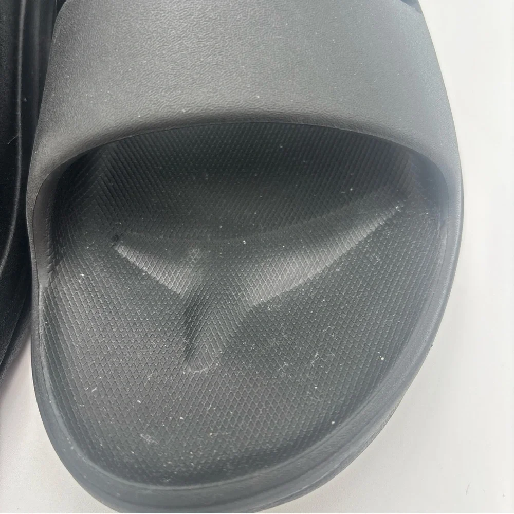 All in Motion‎ Black Slide Sandals